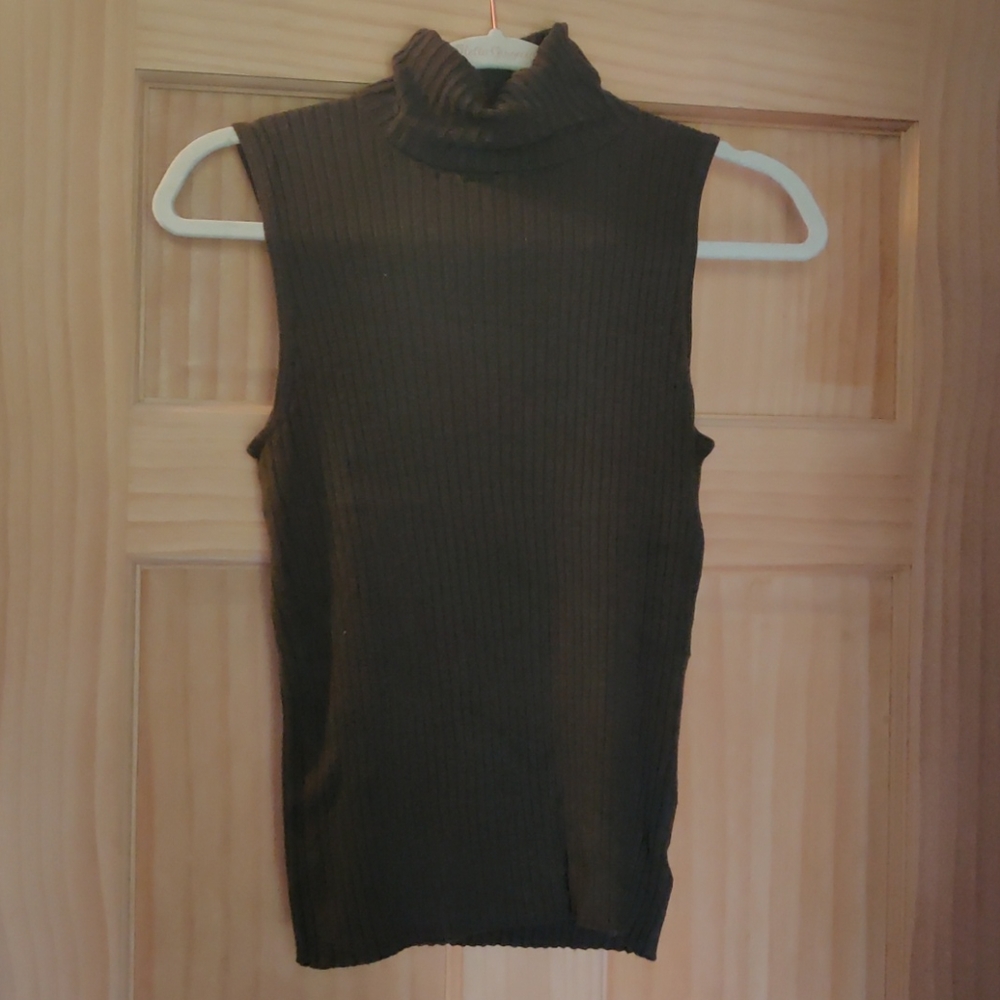 Green fitted turtle neck tank knit